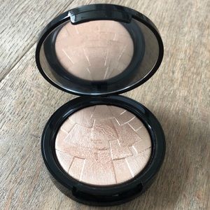 Anastasia Beverly Hills so Hollywood illuminator